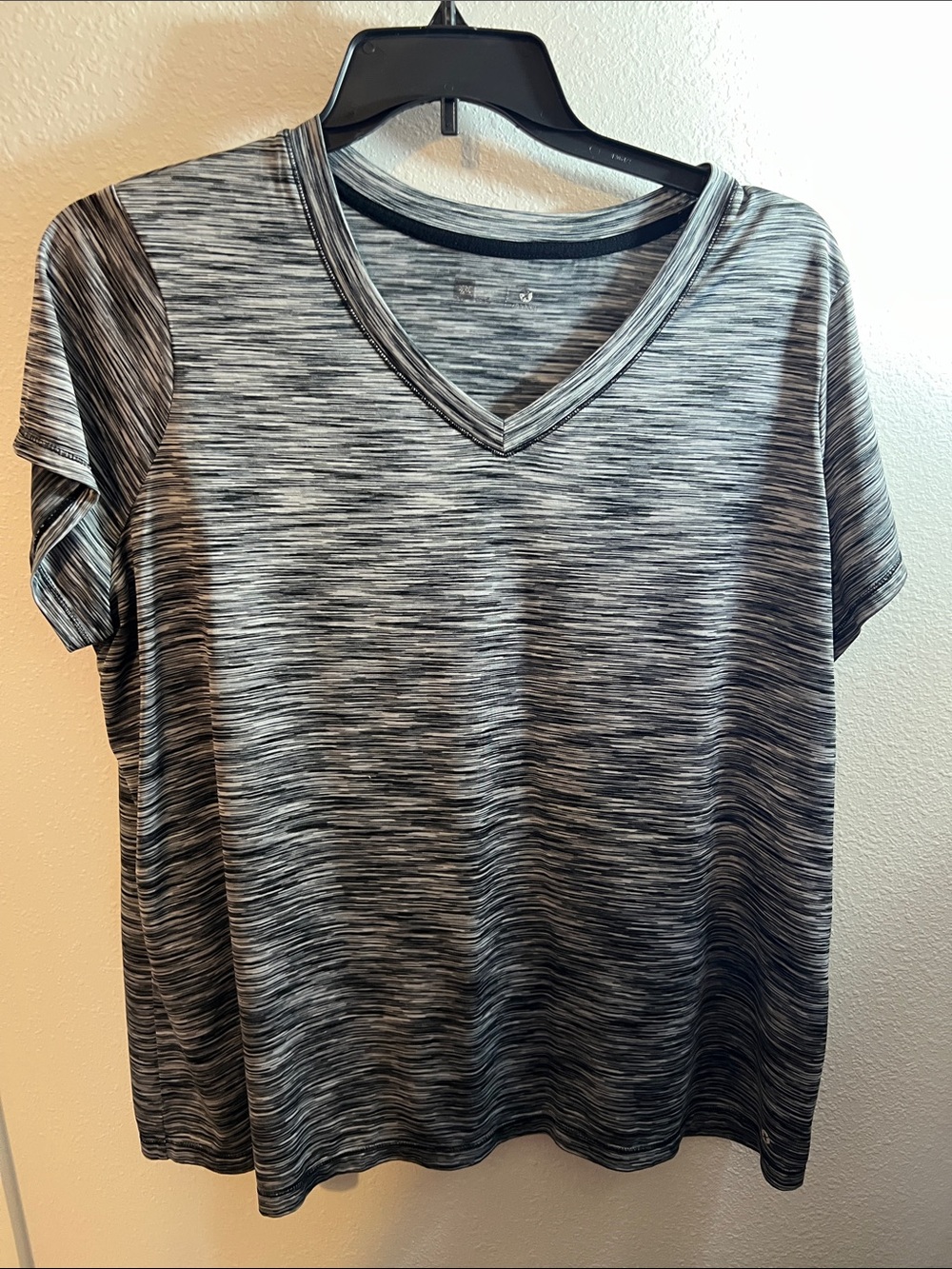 Xersion Women's Short Sleeve V-Neck Tee - Black & Gray Space-Dye